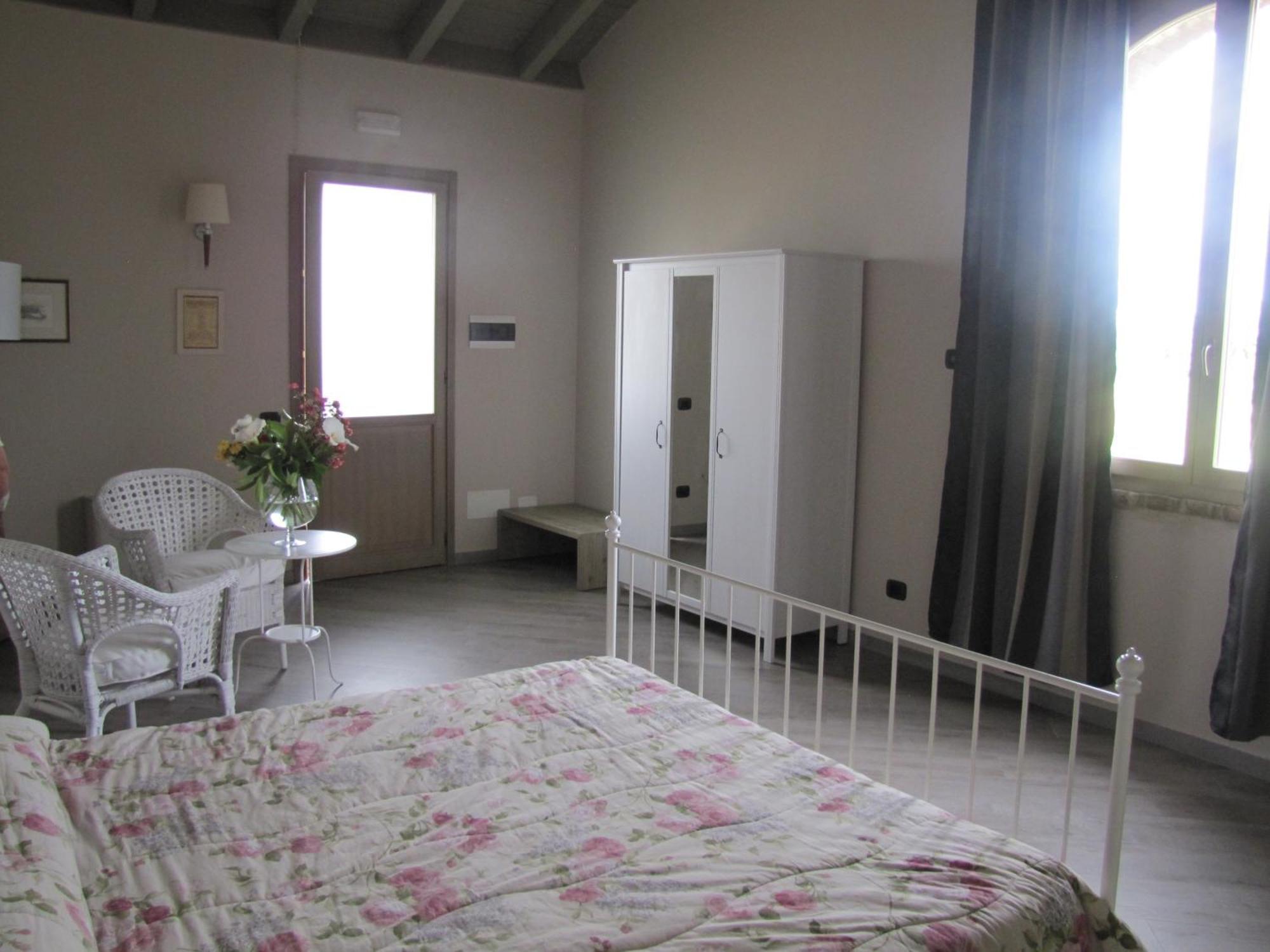 Agriturismo Bassanine Monticelli dʼOngina 객실 사진